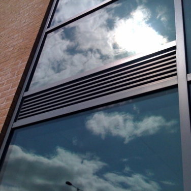 AVS34 Aluminium Glazed-in Louvre fitted in commercial curtain walling